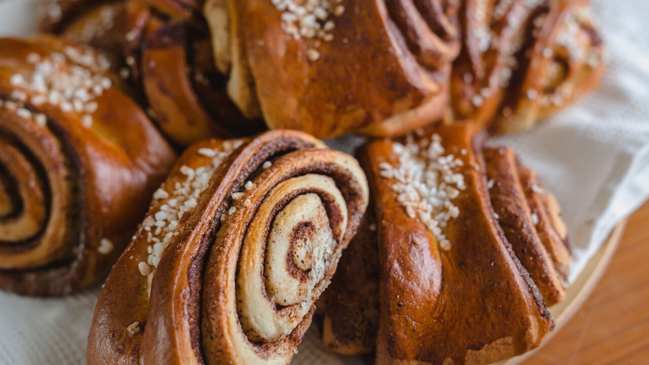 Korvapuusteja korissa