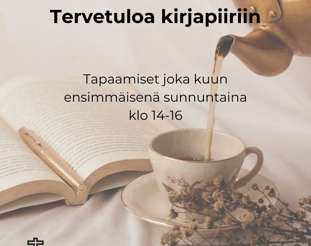 Etualalla kahvia kaadetaan pannusta kuppiin. Taka-alalla avoinna oleva kirja.